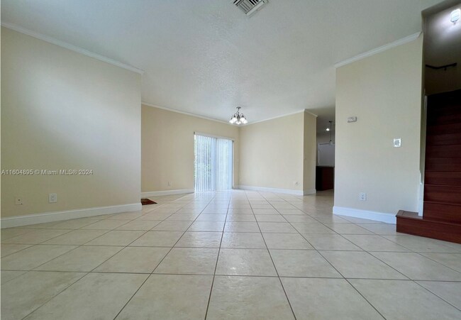 Foto del edificio - 10560 NW 57th Ct