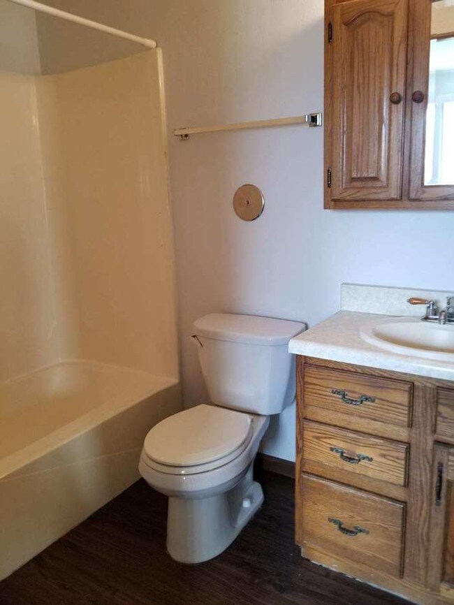 Building Photo - SW 1 Bedroom, Secure entry, Heat/Water Paid!