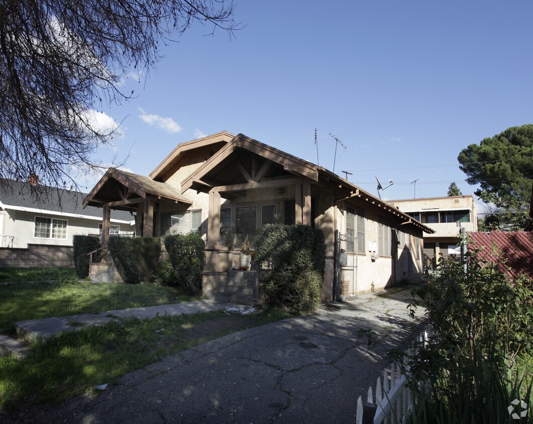 Foto del edificio - 752-754 1/2 Wilcox Ave
