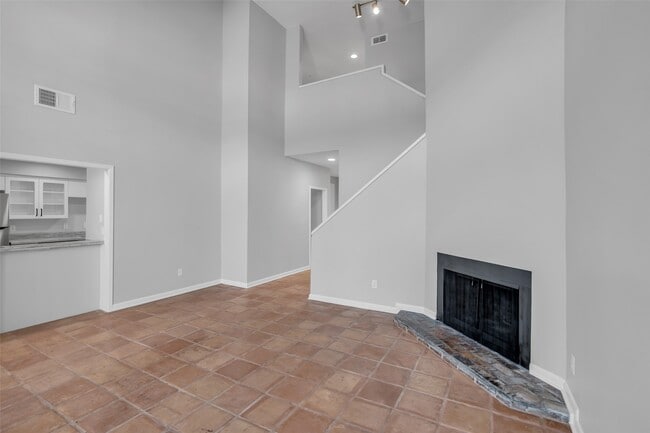 Building Photo - 7655 S Braeswood Blvd