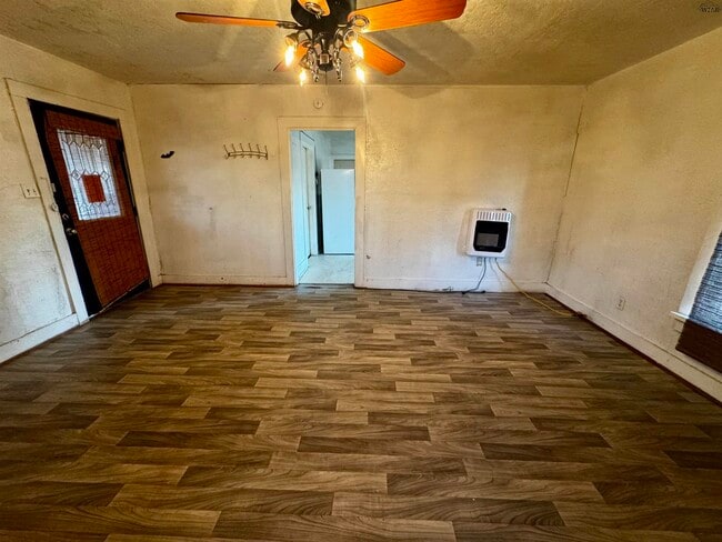 Foto del edificio - 512 N Lamar St