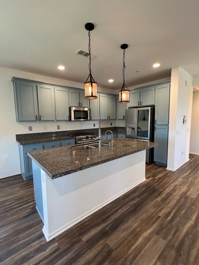 Foto del edificio - Three bedroom three bathroom home in Otay Mesa