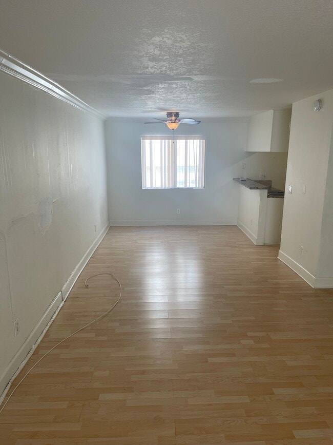 Building Photo - 7035 Woodley Ave