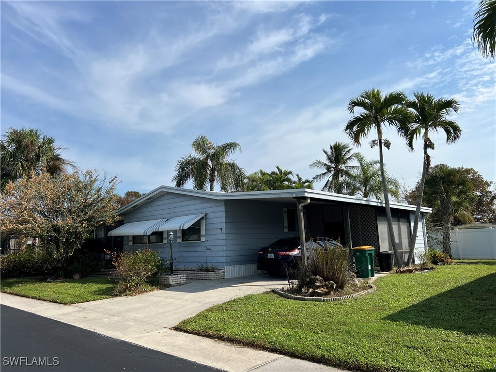 Primary Photo - 7 Oceans Blvd