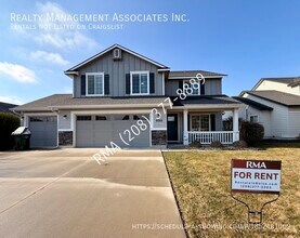 Building Photo - 6059 N Silver Spruce Ave