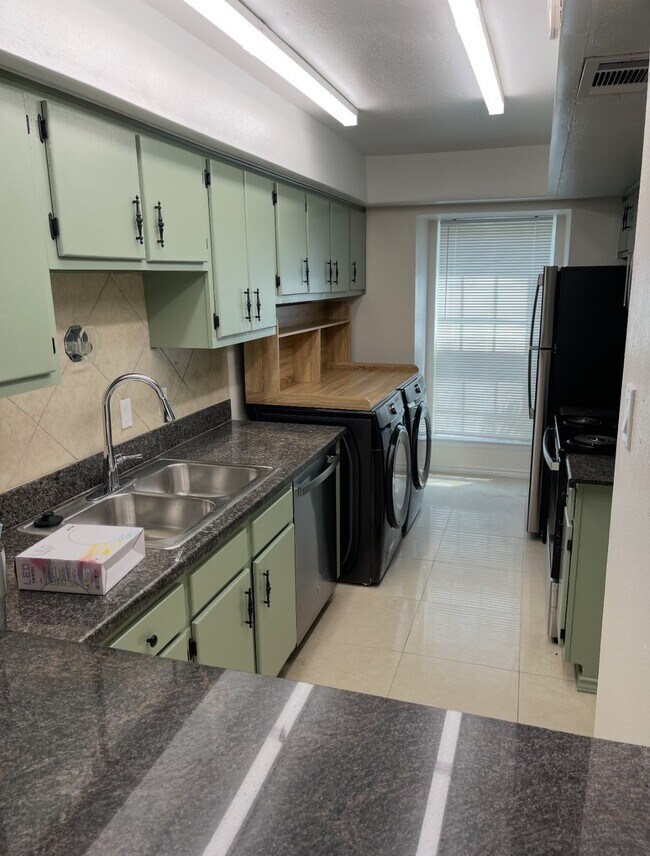 Foto del edificio - 7827 Leonora St