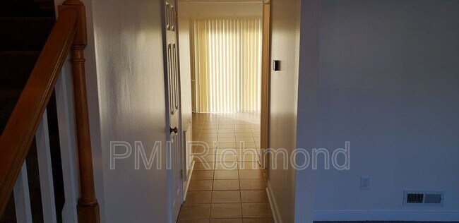 Building Photo - 2219 Foxborough Dr