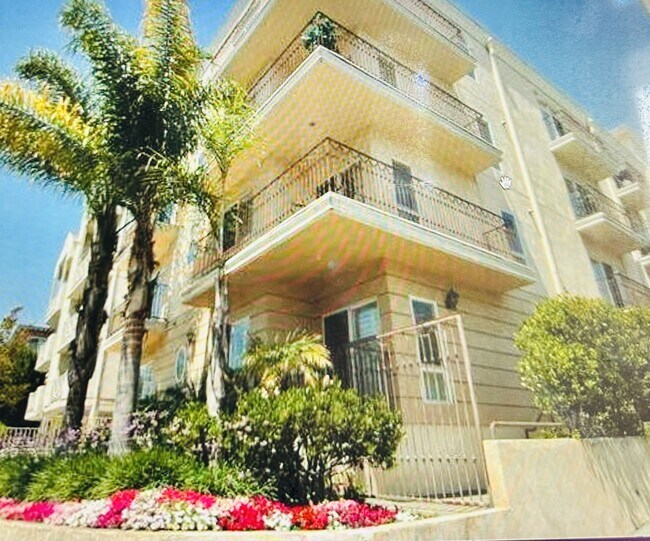 Building Photo - 925 S Westgate Ave