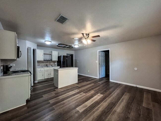 Foto del edificio - 1825 Lakeview Dr