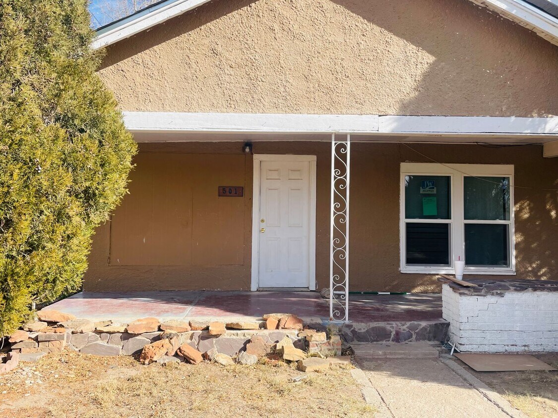 Primary Photo - 501 S Ave B