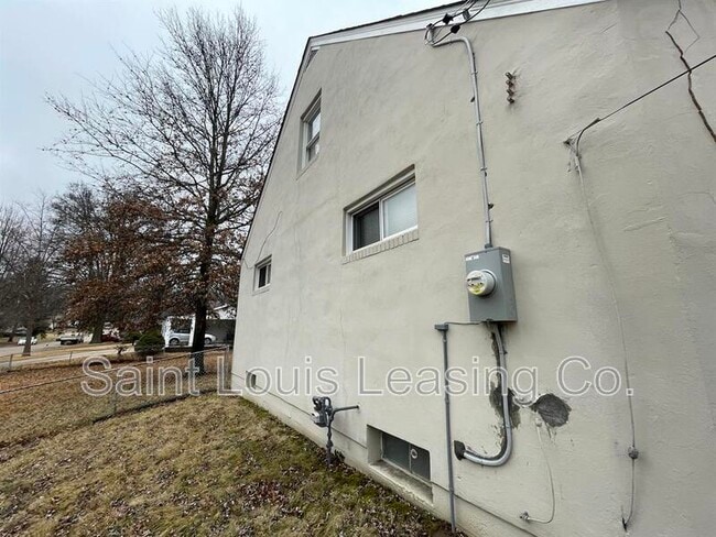 Building Photo - 8385 Latty Ave