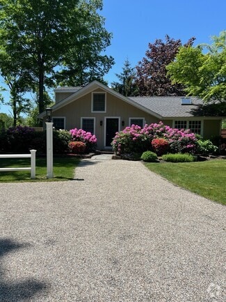 Building Photo - 30 Whiting Farm Rd