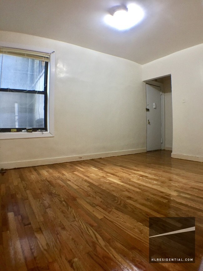 Building Photo - 1906 Ditmars Blvd