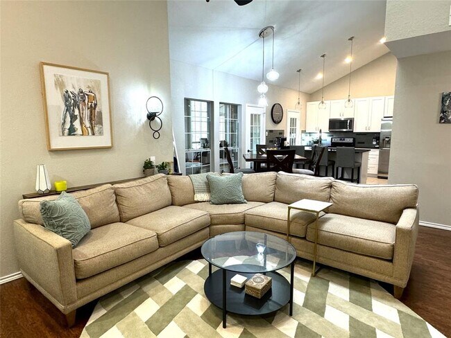 Building Photo - 3809 Spicewood Springs Rd