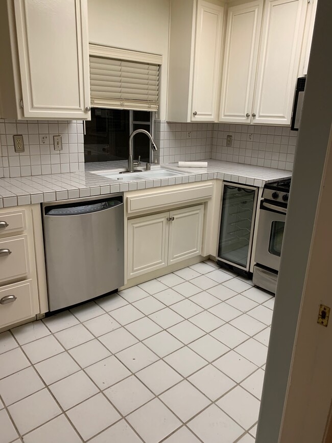 Foto del edificio - 5145 Yarmouth Ave