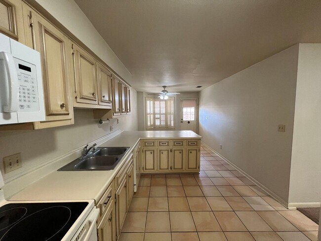 Foto del edificio - Spacious 2 Bedroom 2 Bath Condo in Alamo H...