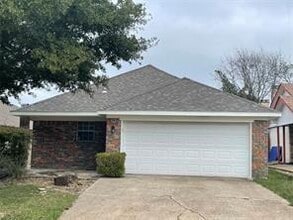 Building Photo - 5412 Village Green Dr