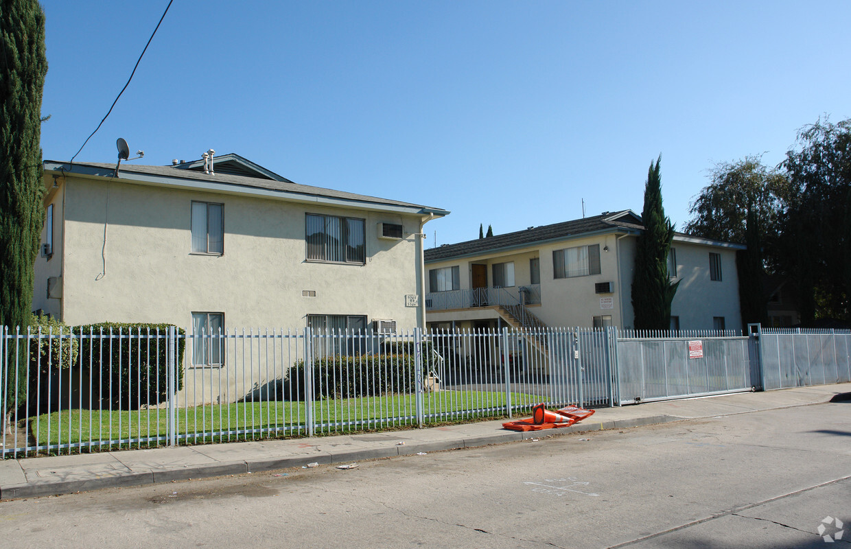 Foto principal - 5560-5564 Klump Ave