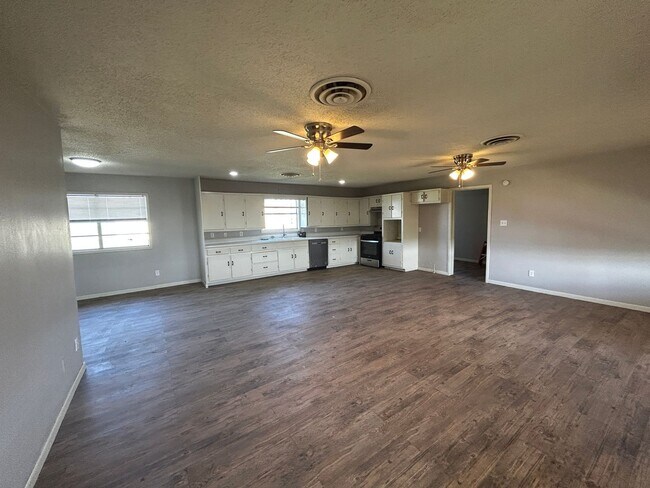 Foto del edificio - Country Living! Newly Updated 3-bed/2-bath...
