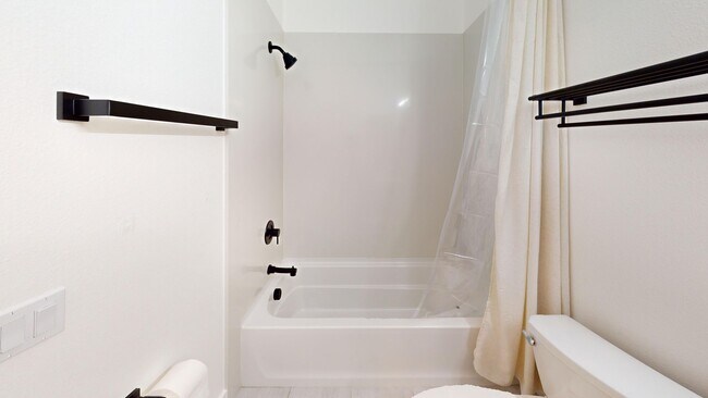 Foto del edificio - Newly Constructed Modern 3BR Kerry Ranch Home with Private Yard & Solar