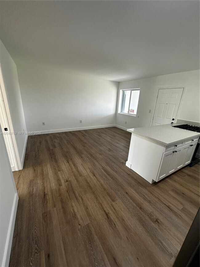 Foto del edificio - 1255 W 49th Pl
