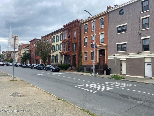 Building Photo - 118 3rd St