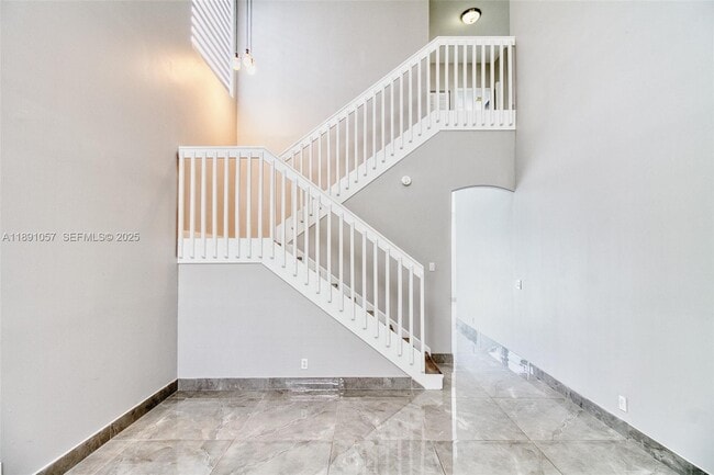 Building Photo - 3810 SW 51st St