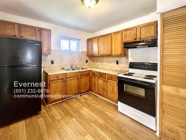 Foto del edificio - Cozy 3-Bedroom Home with Fenced Yard and C...