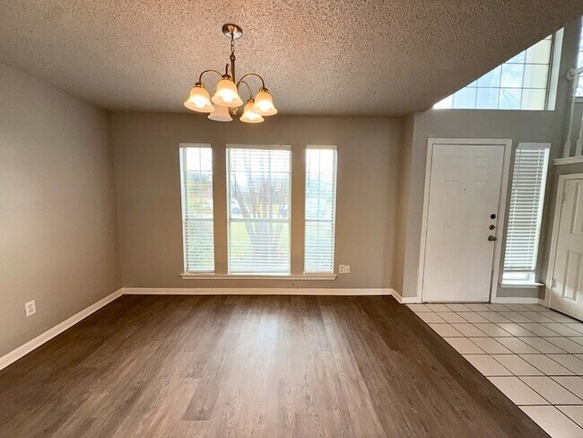 Foto del edificio - 704 Inglewood Trail