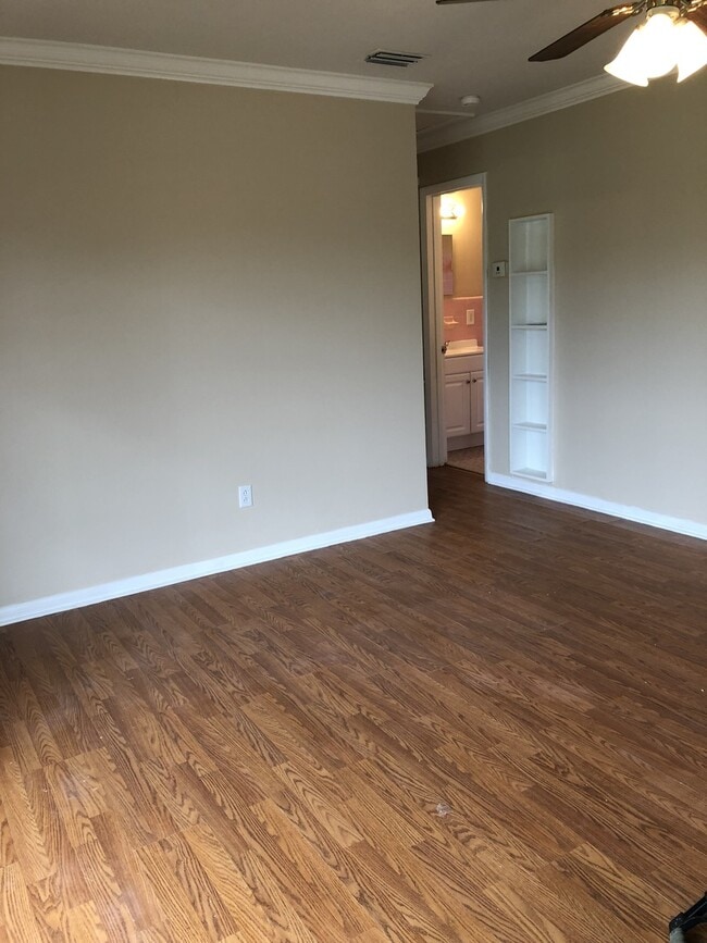 Building Photo - 815 Radcliff St