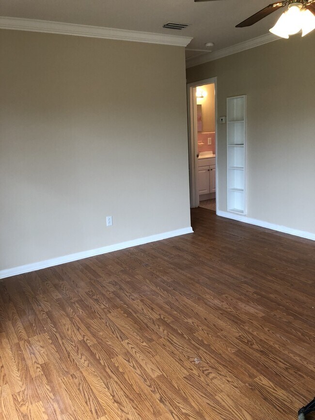Foto del edificio - 815 Radcliff St