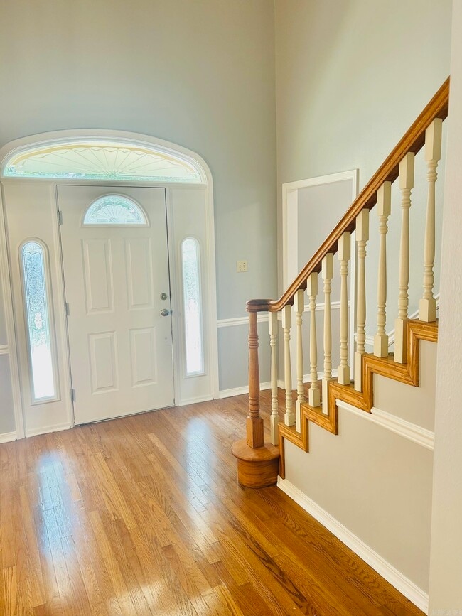 Building Photo - 5506 Oakwood Dr