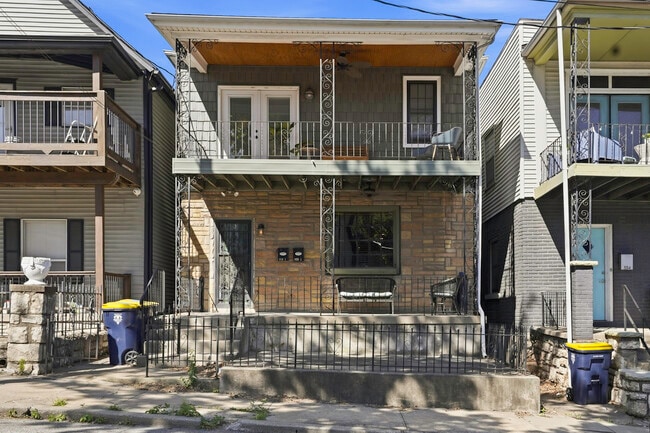 Building Photo - 556 Harrison St