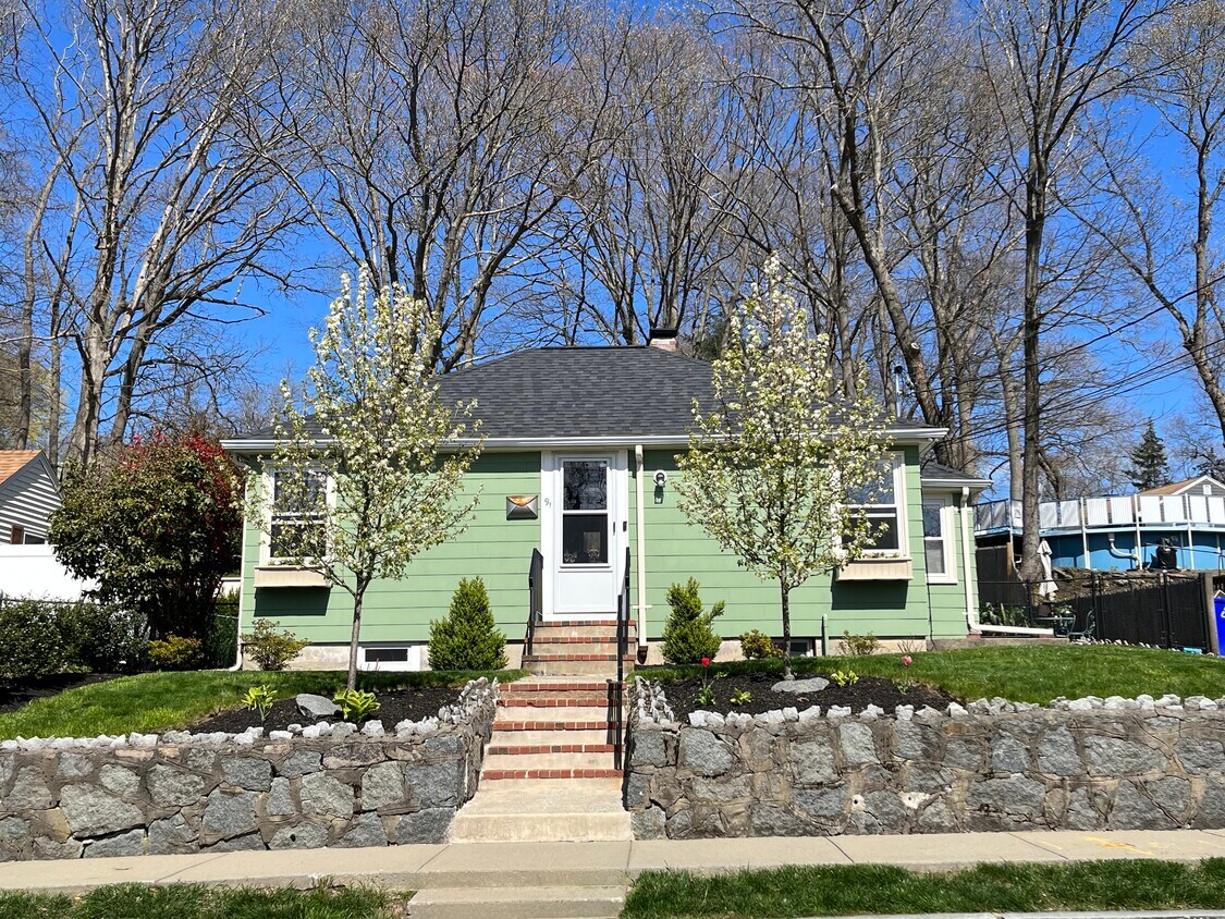 Primary Photo - 91 Deforest St