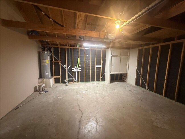 Building Photo - 10595 Royal Andrews Dr