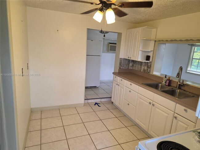 Foto del edificio - 4321 Kirby Loop Rd