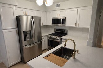 Building Photo - 4955 S Lindell Rd