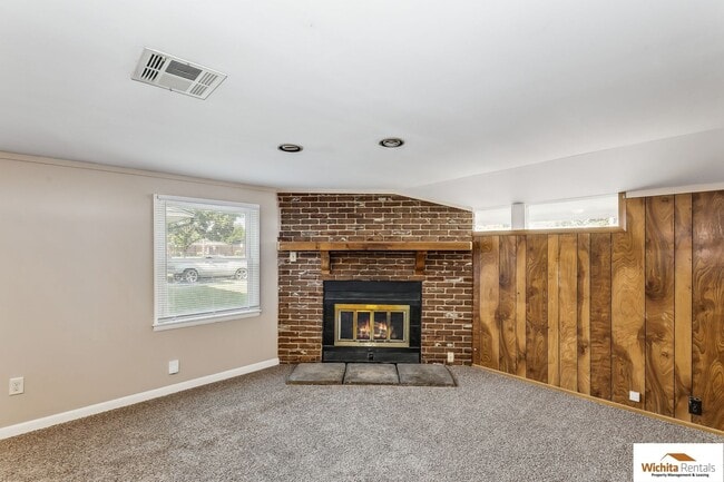 Building Photo - 3 bedroom 1 bath home