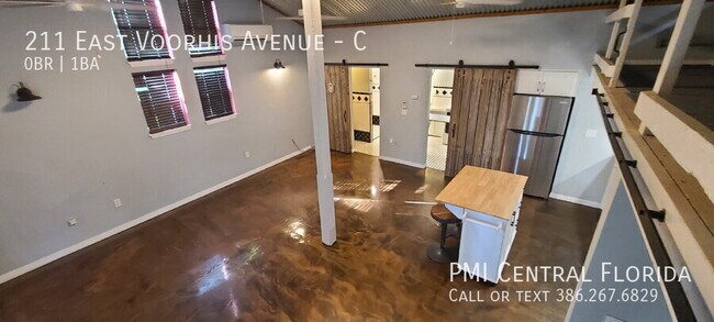 Foto del edificio - 211 E Voorhis Ave