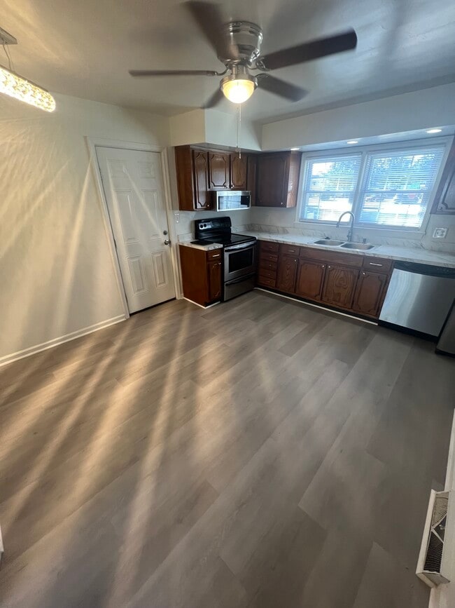 Building Photo - 3601 Starlighter Dr