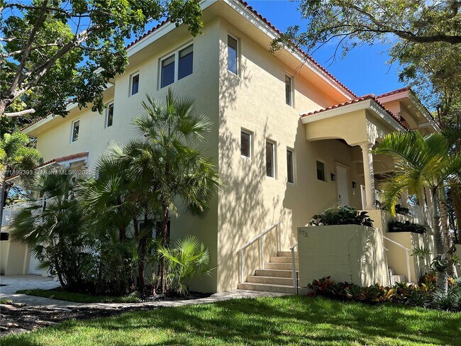 Foto del edificio - 573 Satinwood Dr