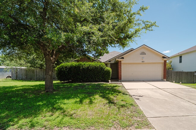 Building Photo - 810 Faircrest Dr