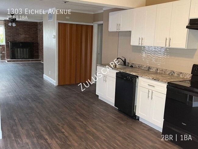 Building Photo - 1303 E Eichel Ave