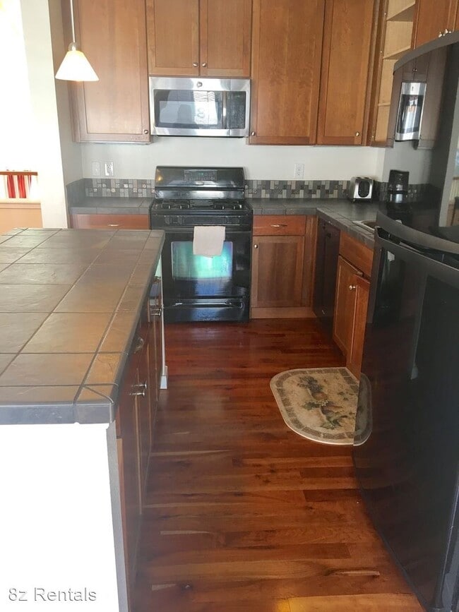 Foto del edificio - 3 br, 2.5 bath House - 855 Snowberry Street