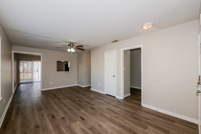 Foto del edificio - 2335 Layton Park Dr