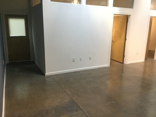 Building Photo - 1101 W Marshall St