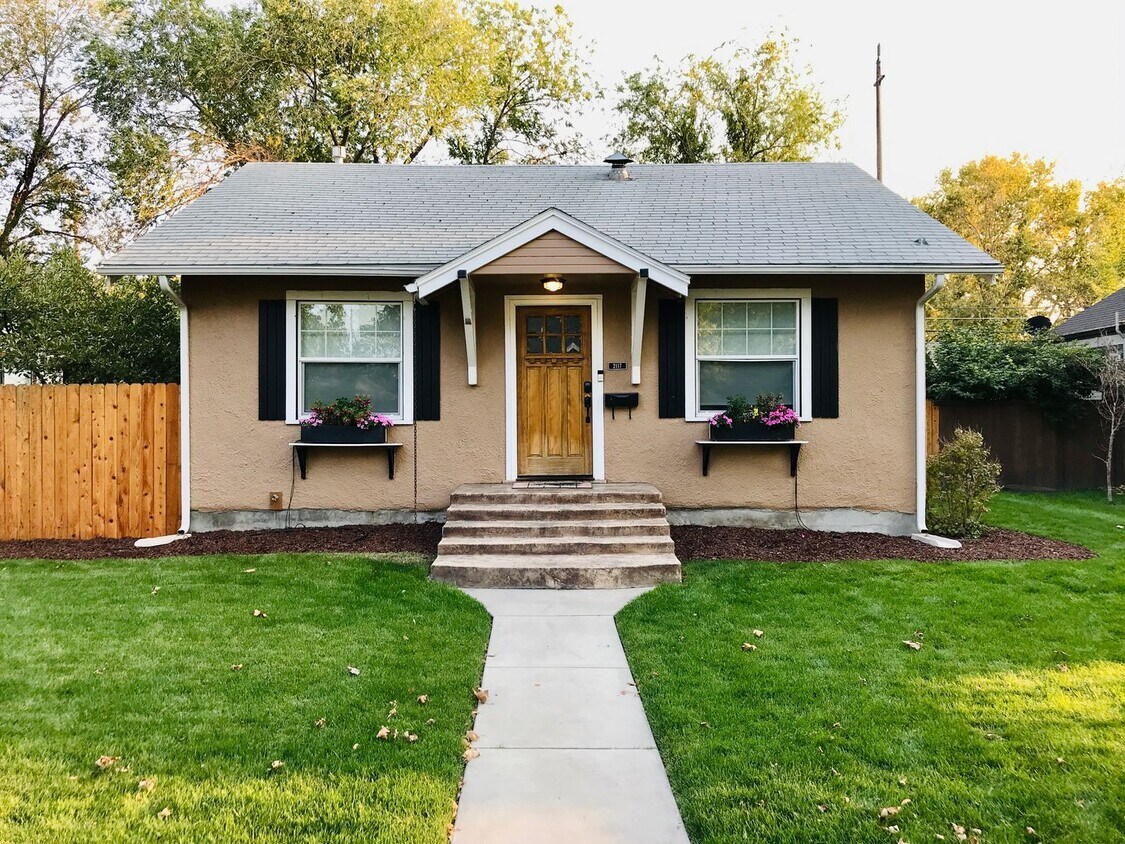 Foto principal - North End Beauty with Bonus Space & Garage!
