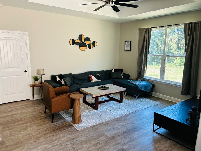 Foto del edificio - 5991 Born Dr