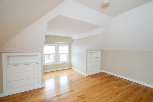 Building Photo - 32 Gilman St