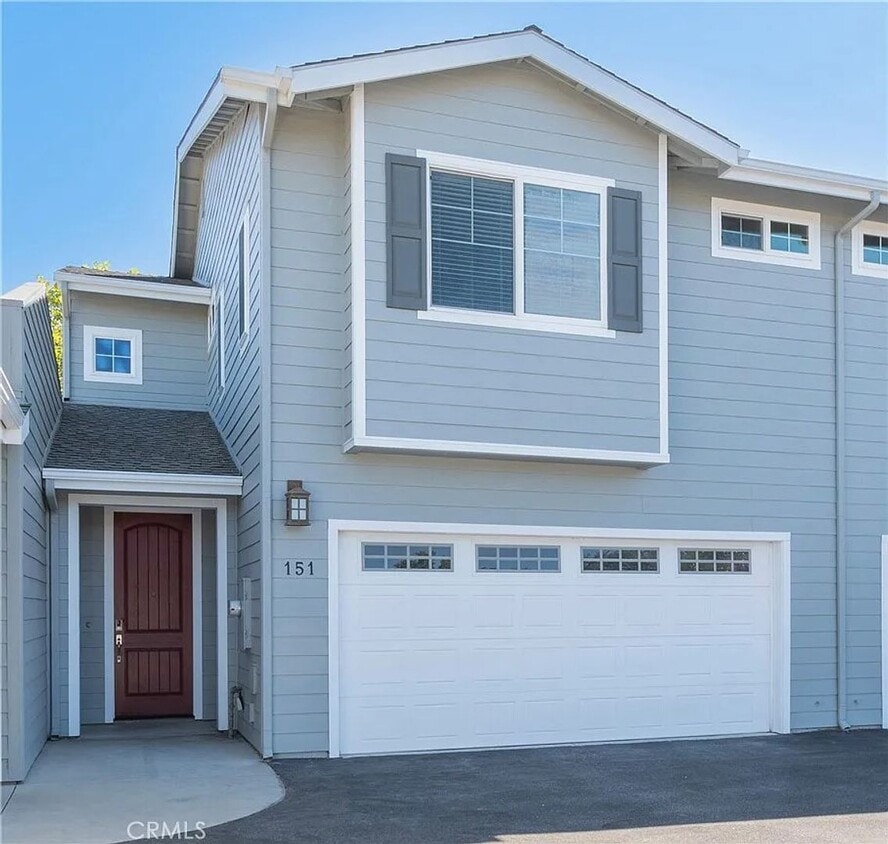 Primary Photo - Spacious 3bd/2.5ba Condo w/ Two Car Garage